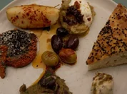 Gebrannte Auberginen, Muhammara und Buttermilchbrot - Rezept - Bild Nr. 2