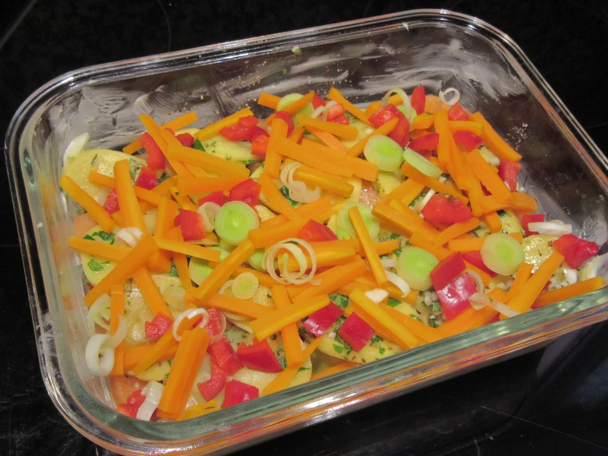 Rezept: Auflauf: Kartoffel-Gemüse-Auflauf mit Lachs Bild Nr. 16707 Auflauf: Kartoffel-Gemüse-Auflauf mit Lachs - Rezept - Bild Nr. 16707