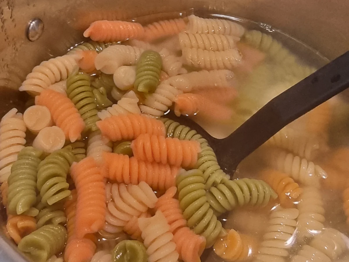 Rezept: Nudeln mit Tomaten-Zitronen -Pesto Bild Nr. 16709 Nudeln mit Tomaten-Zitronen -Pesto - Rezept - Bild Nr. 16709