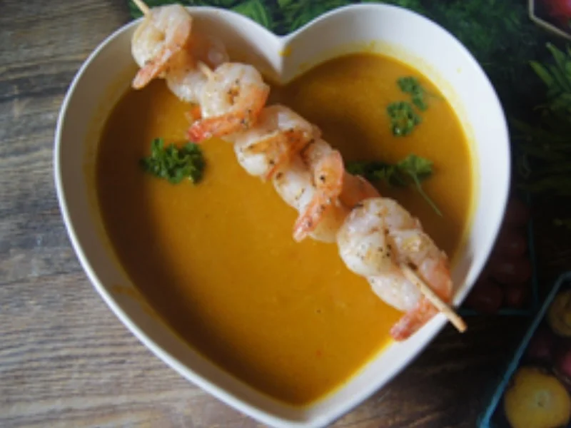 Rezept: Asiatisch gewürzte Möhrensuppe mit Garnelenspieß Bild Nr. 2 Asiatisch gewürzte Möhrensuppe mit Garnelenspieß - Rezept - Bild Nr. 2