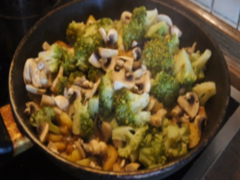 Kartoffel-Brokkoli-Champignon-Pfanne - Rezept - Bild Nr. 13