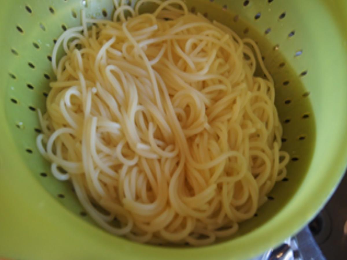 Spaghetti aglio, olio e peperoncino mit Parmesan - Rezept - Bild Nr. 16707