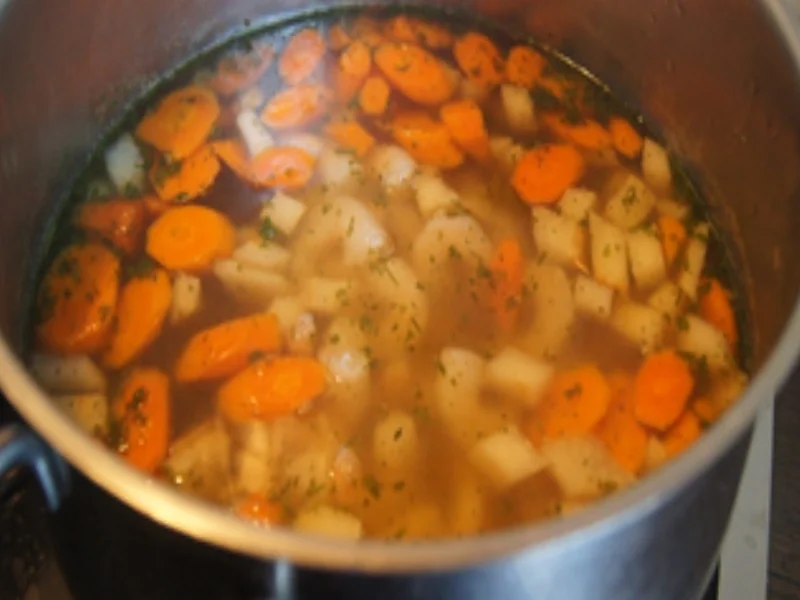Gemüsesuppe mit asiatischer Note und Garnelen - Rezept - Bild Nr. 7