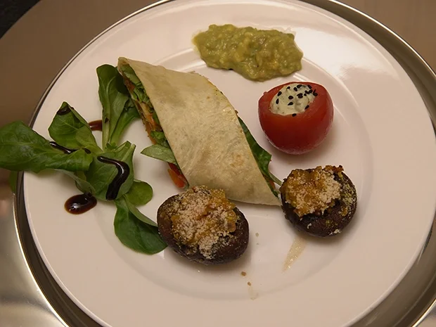 Gefüllte Tomaten und Champignons, dazu Wraps - Rezept - Bild Nr. 16705