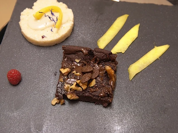 Veganer Brownie und Klebreis mit Kokos-Sauce - Rezept - Bild Nr. 16705