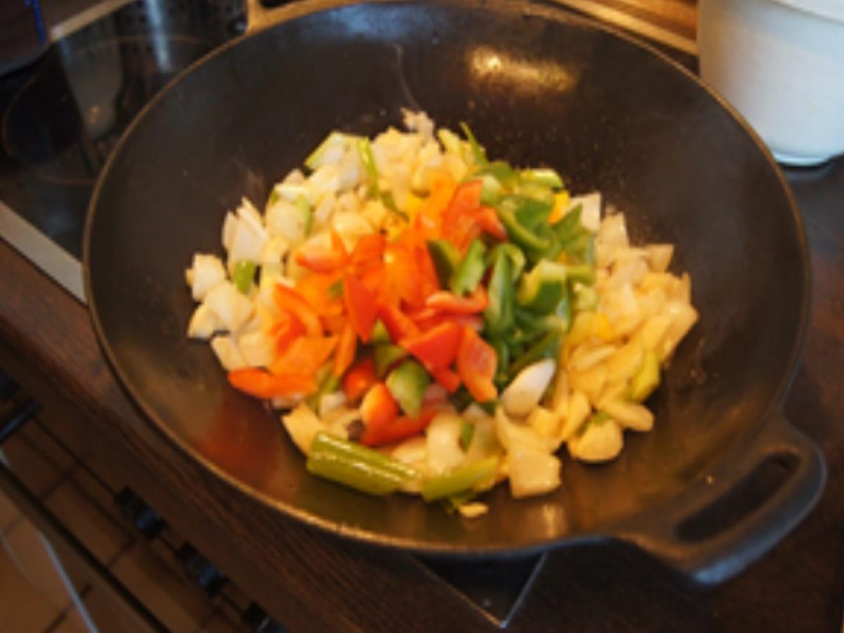 Frittierte Hackfleischbällchen mit Gemüse süß-sauer und Jasmin Reis - Rezept - Bild Nr. 16