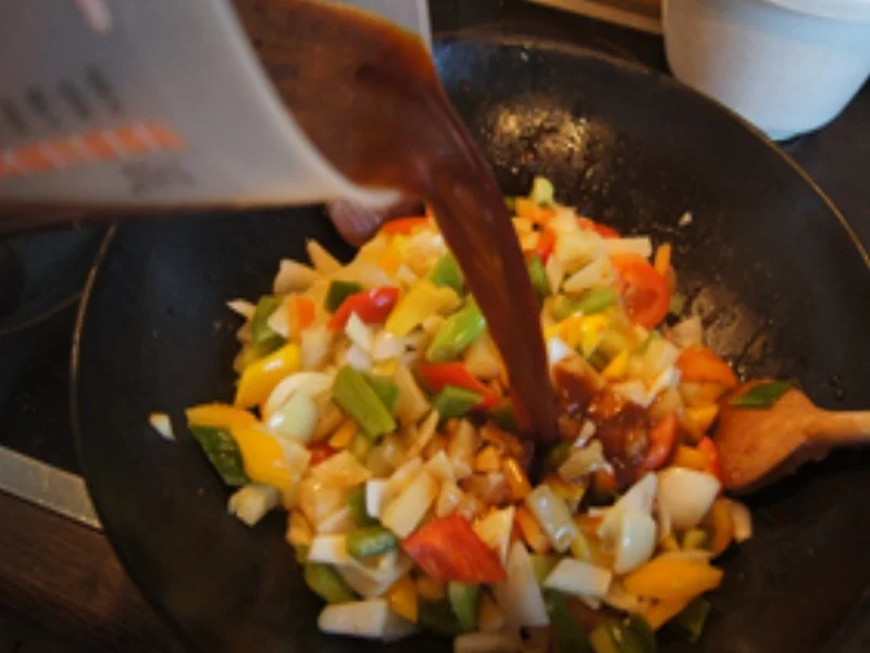 Frittierte Hackfleischbällchen mit Gemüse süß-sauer und Jasmin Reis - Rezept - Bild Nr. 18