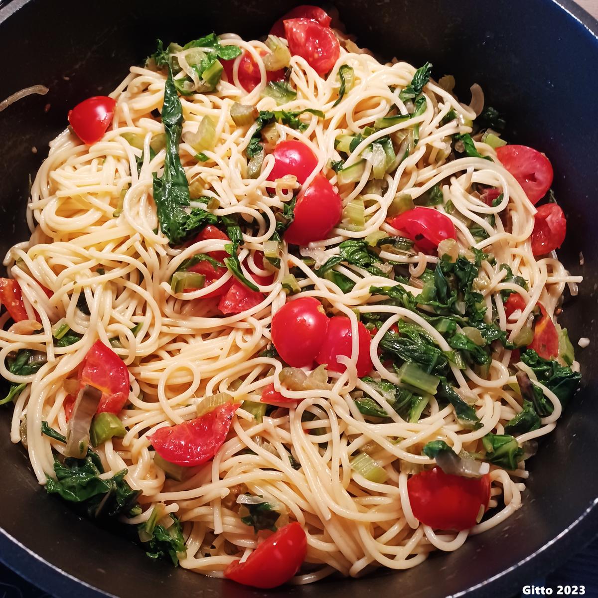 Burrata auf Spaghetti mit Mangold und Tomaten - Rezept - Bild Nr. 16714