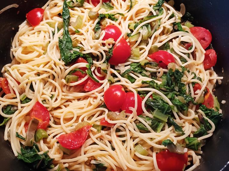 Burrata auf Spaghetti mit Mangold und Tomaten - schnell &amp; einfach - von ...