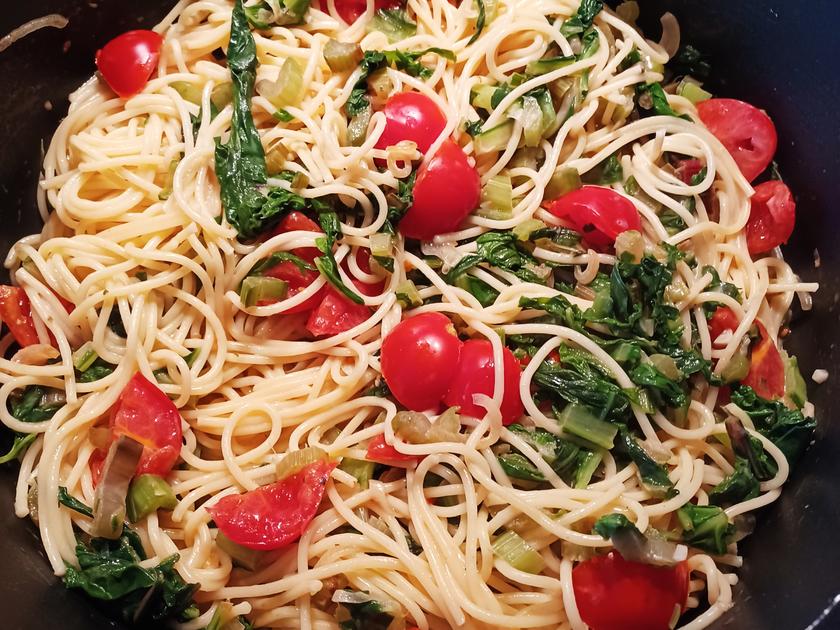Burrata auf Spaghetti mit Mangold und Tomaten - schnell &amp; einfach - von ...