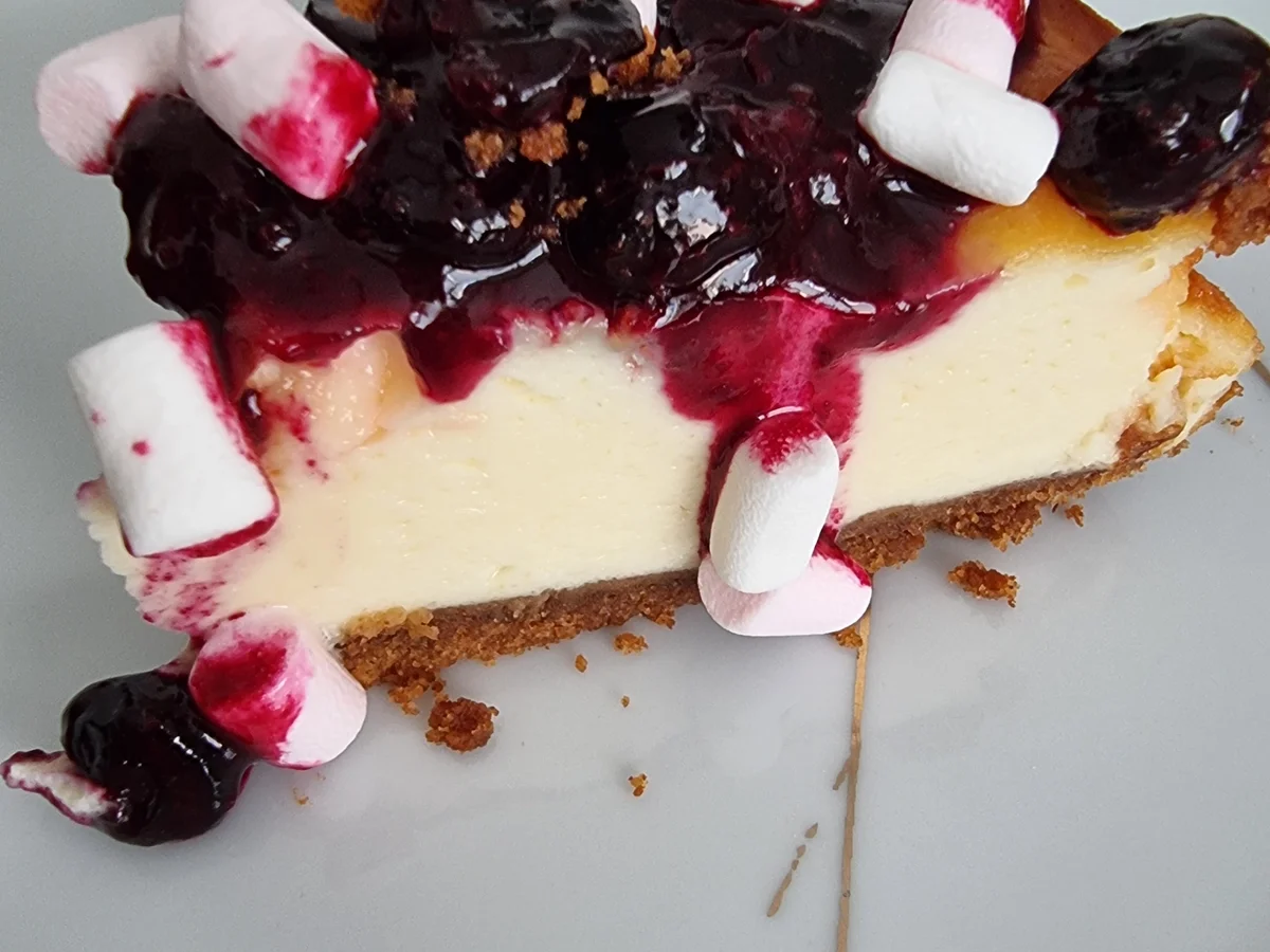 New York Chessecake mit Blaubeersauce und Mini-Marshmallows - Rezept - Bild Nr. 16707