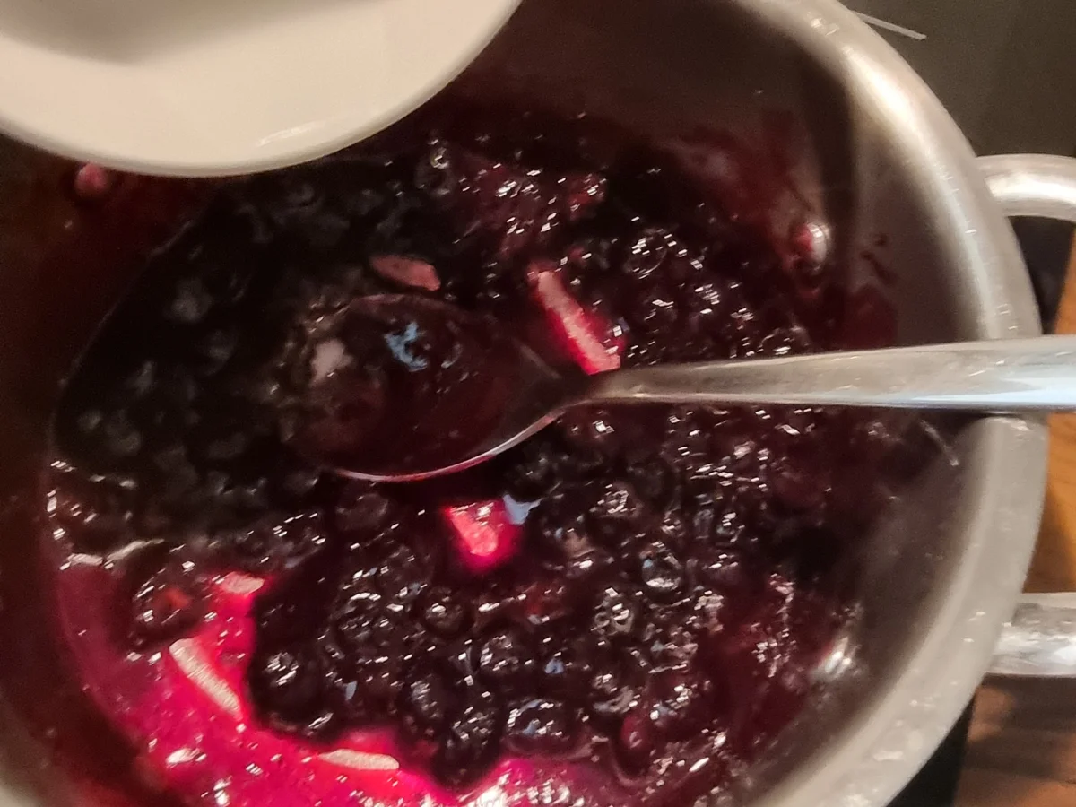 New York Chessecake mit Blaubeersauce und Mini-Marshmallows - Rezept - Bild Nr. 16725