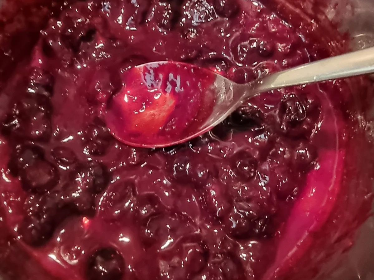 New York Chessecake mit Blaubeersauce und Mini-Marshmallows - Rezept - Bild Nr. 16726