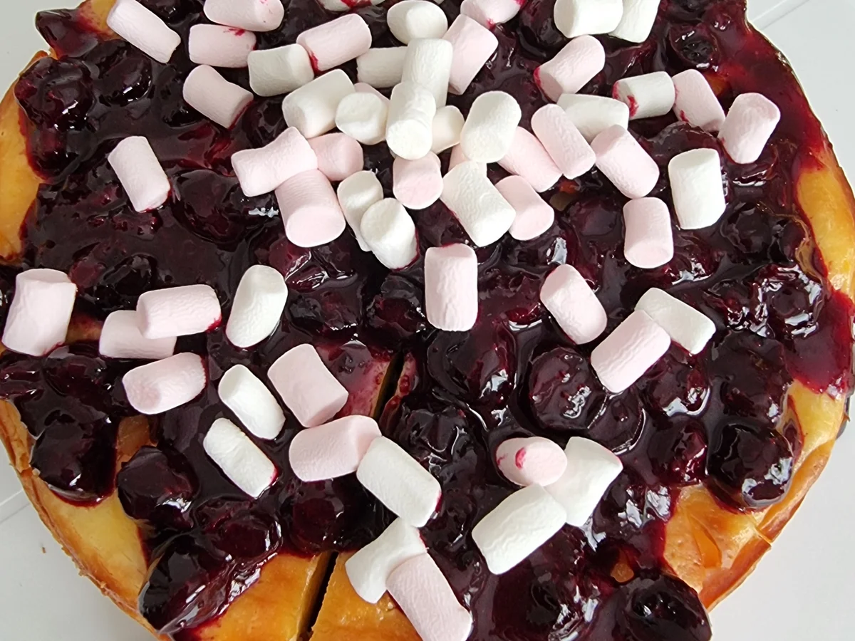 New York Chessecake mit Blaubeersauce und Mini-Marshmallows - Rezept - Bild Nr. 16729
