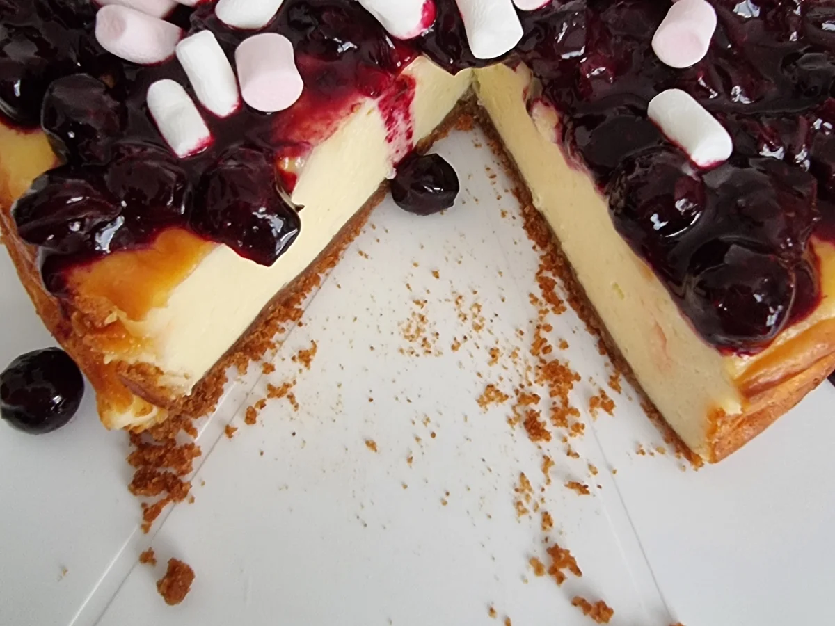 New York Chessecake mit Blaubeersauce und Mini-Marshmallows - Rezept - Bild Nr. 16730