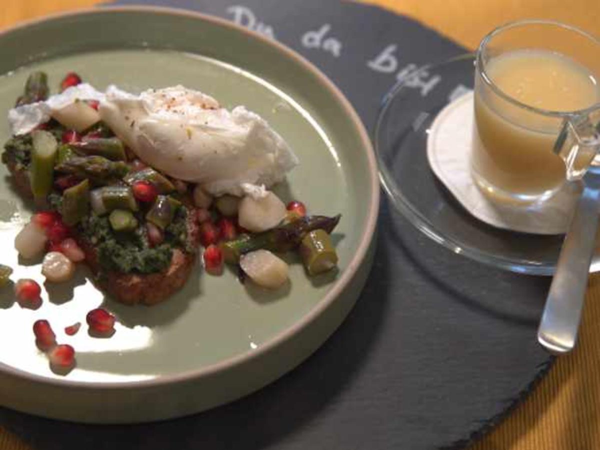 Spargelsalat mit pochiertem Ei und Bauernbrot - Rezept - kochbar.de