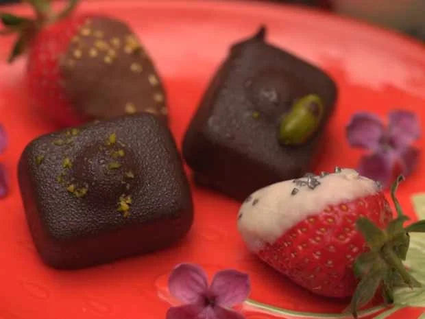 Rezept: Pistazien-Kokos-Pralinen mit Passionsfrucht-Creme und Tiramisu Bild Nr. 16724 Pistazien-Kokos-Pralinen mit Passionsfrucht-Creme und Tiramisu - Rezept - Bild Nr. 16724