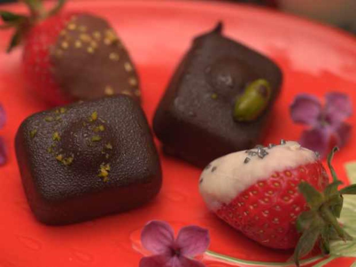 Pistazien-Kokos-Pralinen mit Passionsfrucht-Creme und Tiramisu - Rezept ...