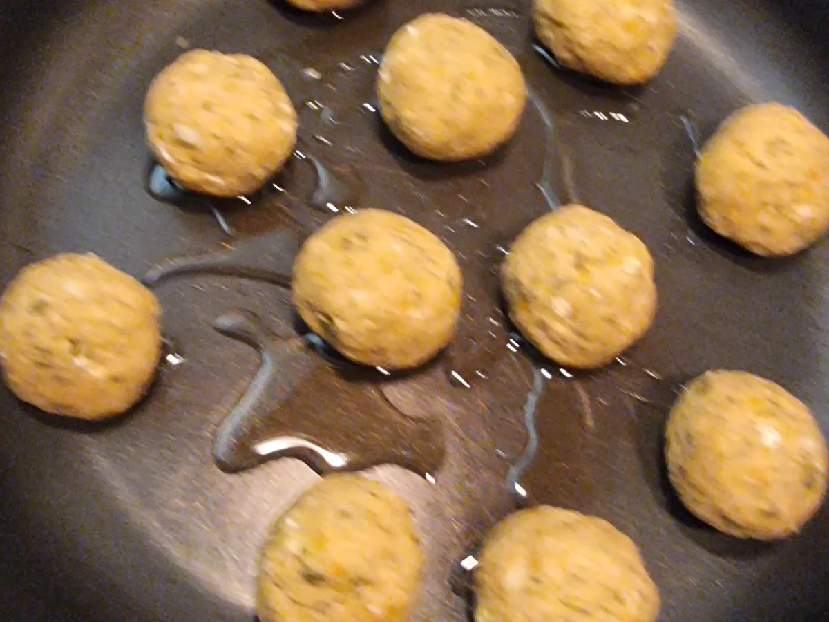 Linsenbällchen mit Spaghetti und Tomatensauce - Rezept - Bild Nr. 16731