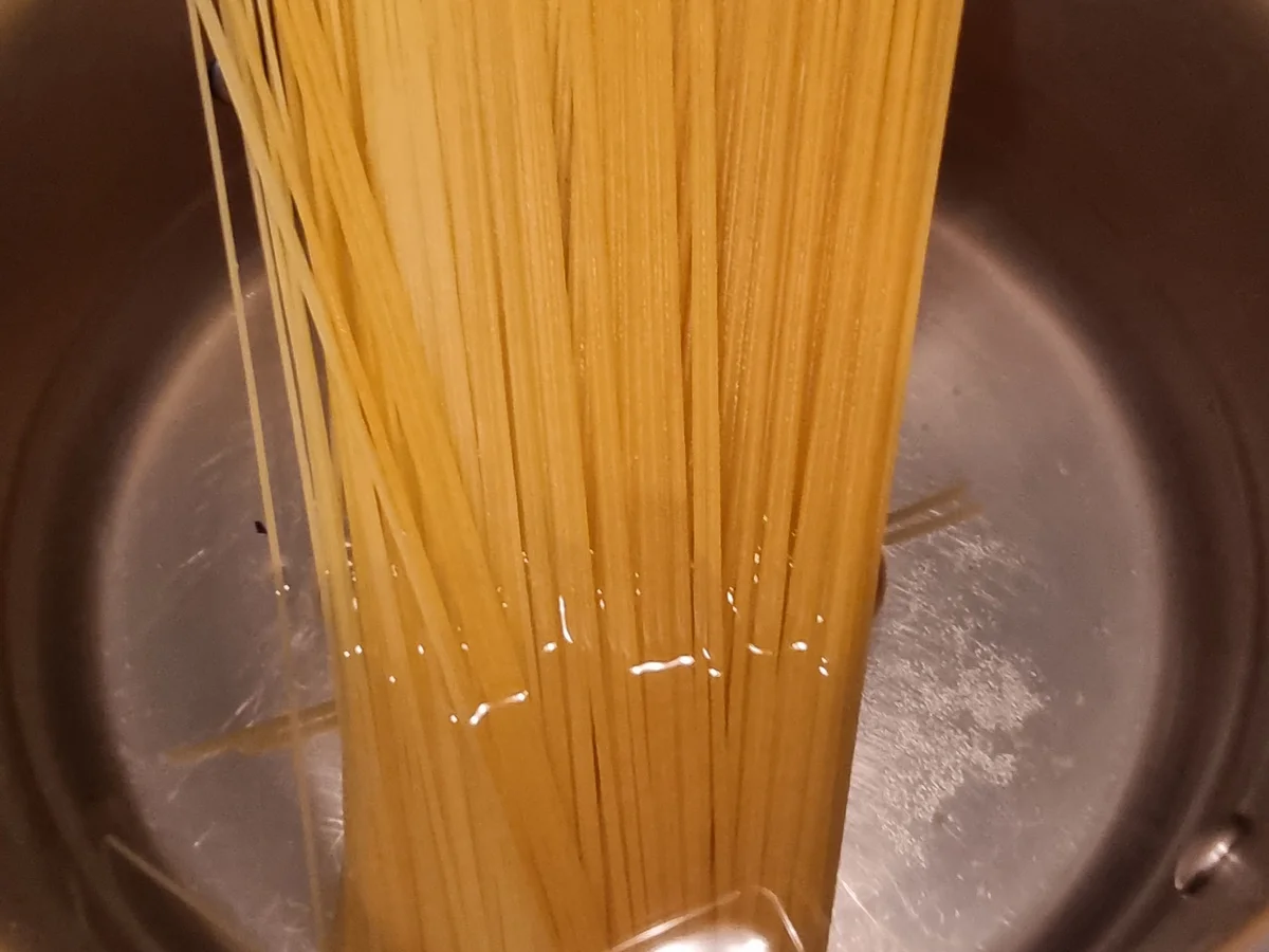 Linsenbällchen mit Spaghetti und Tomatensauce - Rezept - Bild Nr. 16739