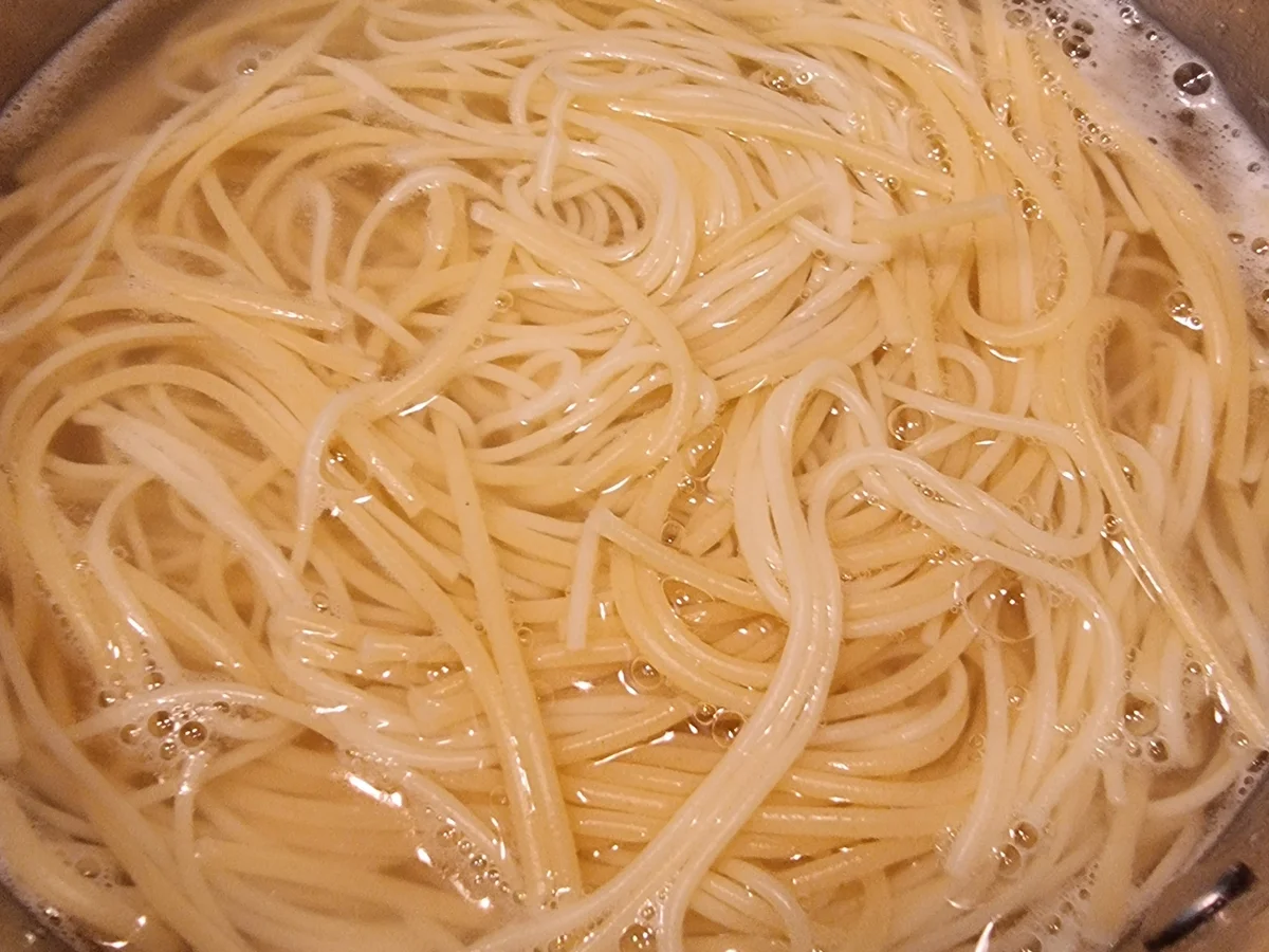Linsenbällchen mit Spaghetti und Tomatensauce - Rezept - Bild Nr. 16740