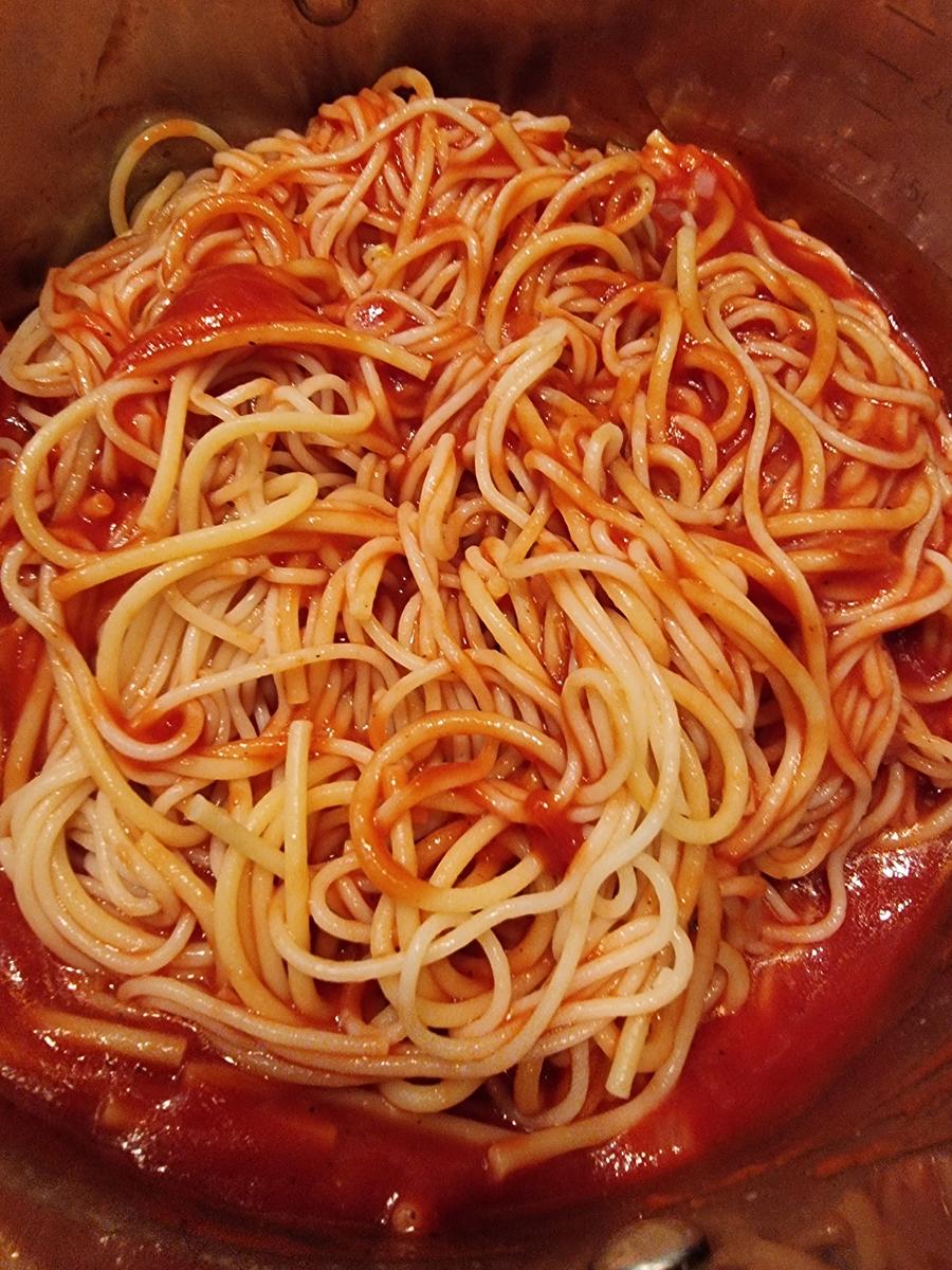 Linsenbällchen mit Spaghetti und Tomatensauce - Rezept - Bild Nr. 16743