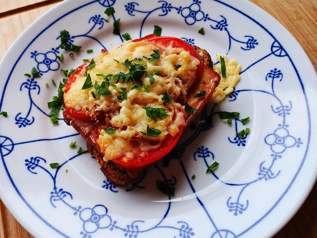 Rezept: Überbackener Leberkäse auf kräftigem Brot Bild Nr. 2 Überbackener Leberkäse auf kräftigem Brot - Rezept - Bild Nr. 2