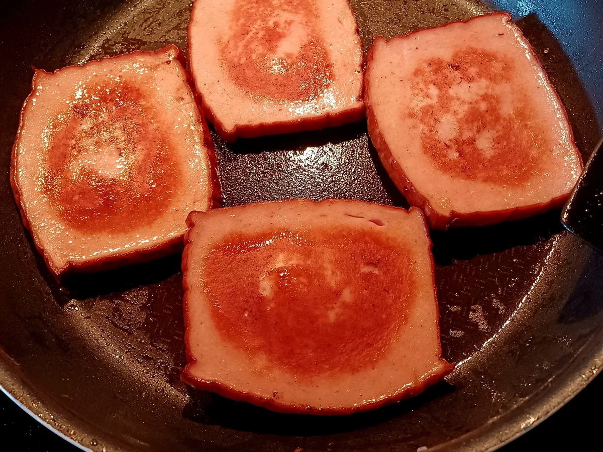 Rezept: Überbackener Leberkäse auf kräftigem Brot Bild Nr. 5 Überbackener Leberkäse auf kräftigem Brot - Rezept - Bild Nr. 5