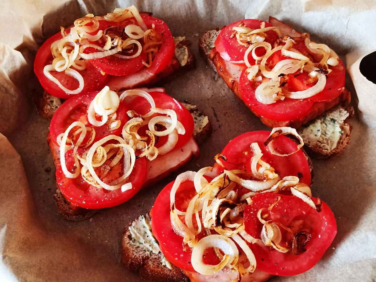 Rezept: Überbackener Leberkäse auf kräftigem Brot Bild Nr. 8 Überbackener Leberkäse auf kräftigem Brot - Rezept - Bild Nr. 8