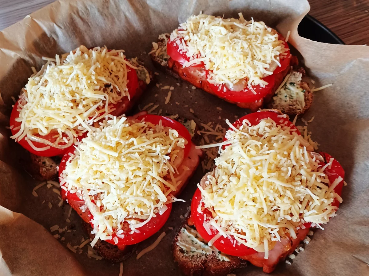 Rezept: Überbackener Leberkäse auf kräftigem Brot Bild Nr. 9 Überbackener Leberkäse auf kräftigem Brot - Rezept - Bild Nr. 9