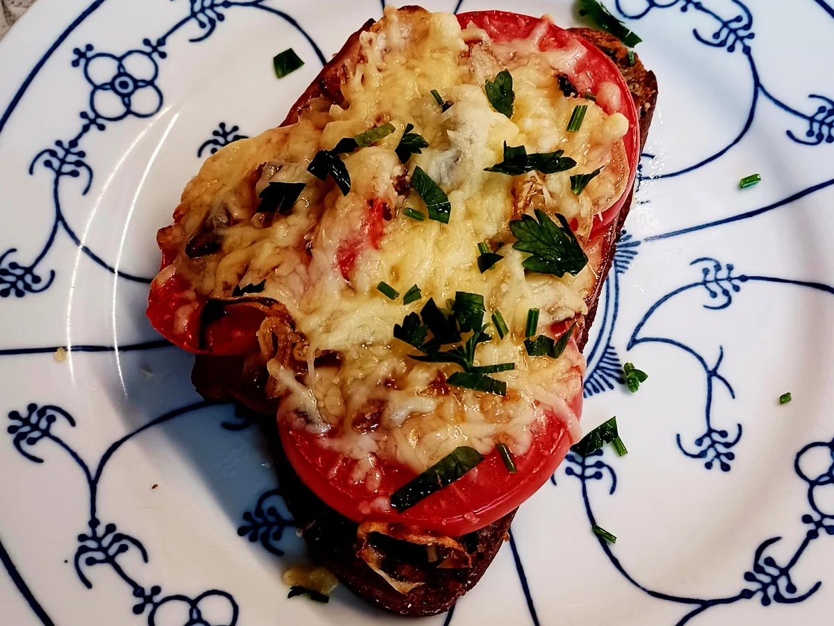 Rezept: Überbackener Leberkäse auf kräftigem Brot Bild Nr. 11 Überbackener Leberkäse auf kräftigem Brot - Rezept - Bild Nr. 11