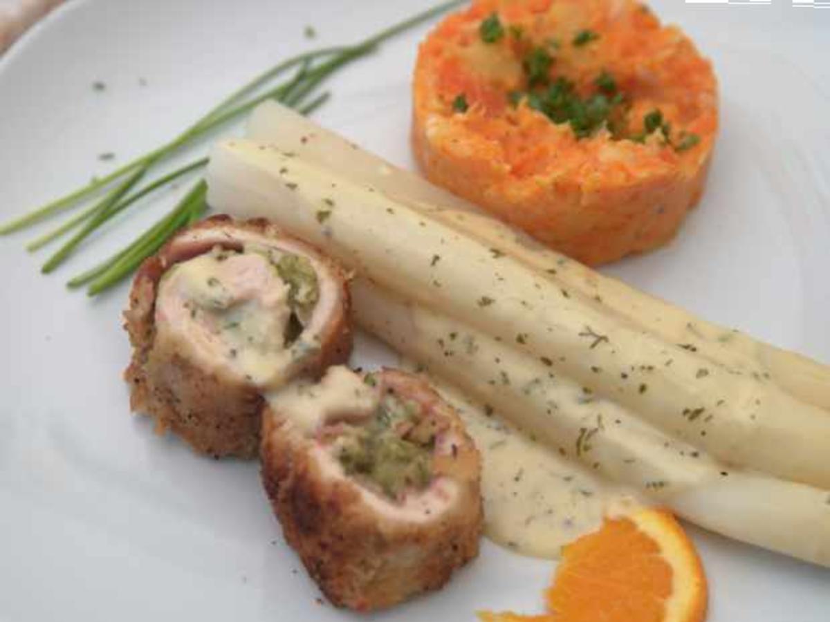 Hähnchenbrustroulade gefüllt mit Brokkoli, dazu Kräuter Senf Sauce ...