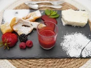 Rezept: Schmalzgebäck mit Parfait und Erdbeerpüree Bild Nr. 2 Schmalzgebäck mit Parfait und Erdbeerpüree - Rezept - Bild Nr. 2