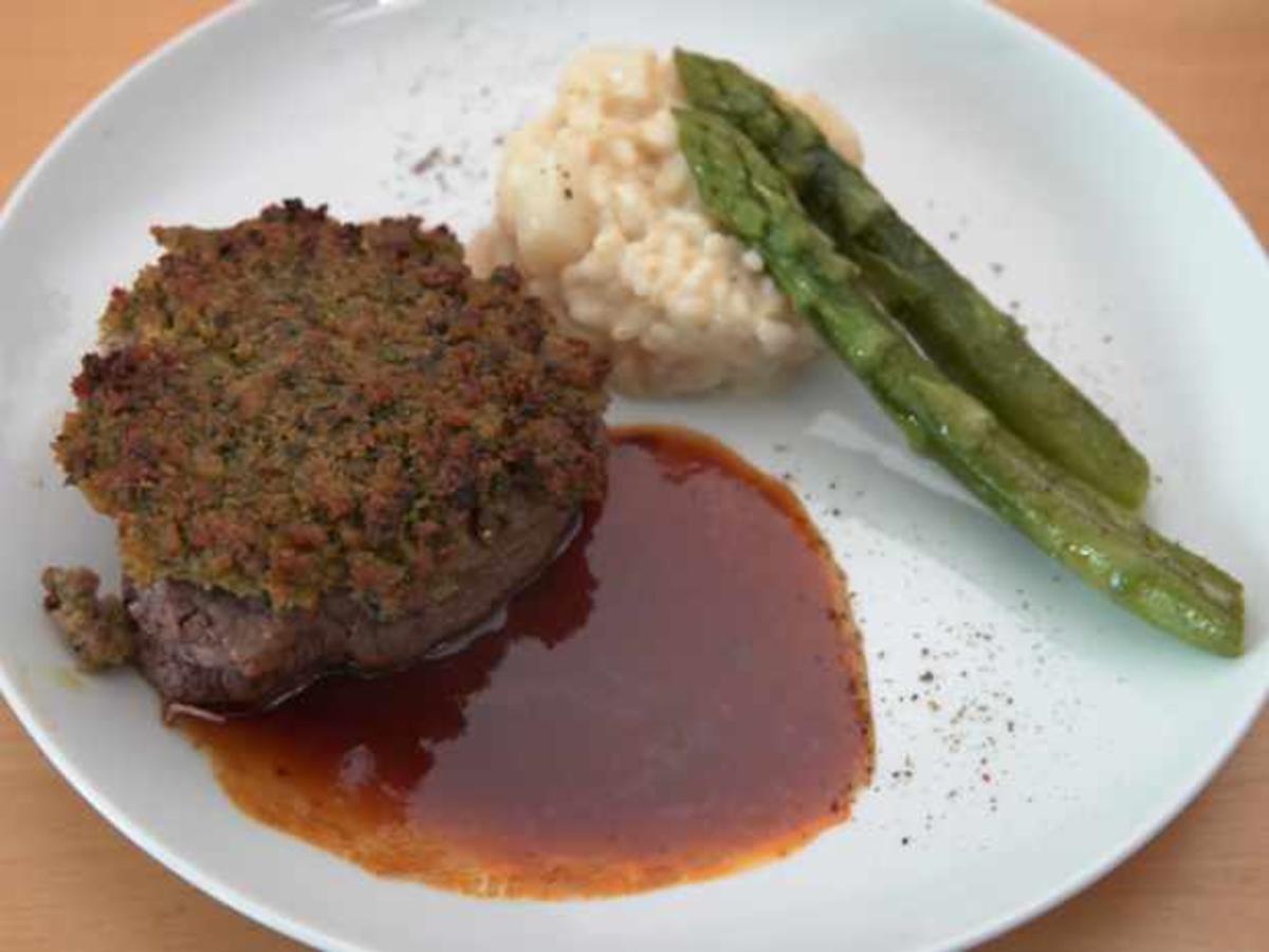 Sonnengereifter Spargel mit Rinderfilet unter Bärlauchkruste - Rezept ...