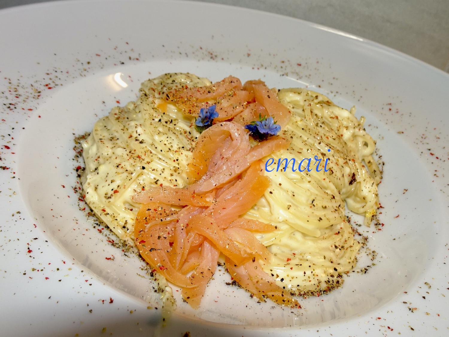 Zitronenpasta mit Räucherlachs - Rezept - kochbar.de