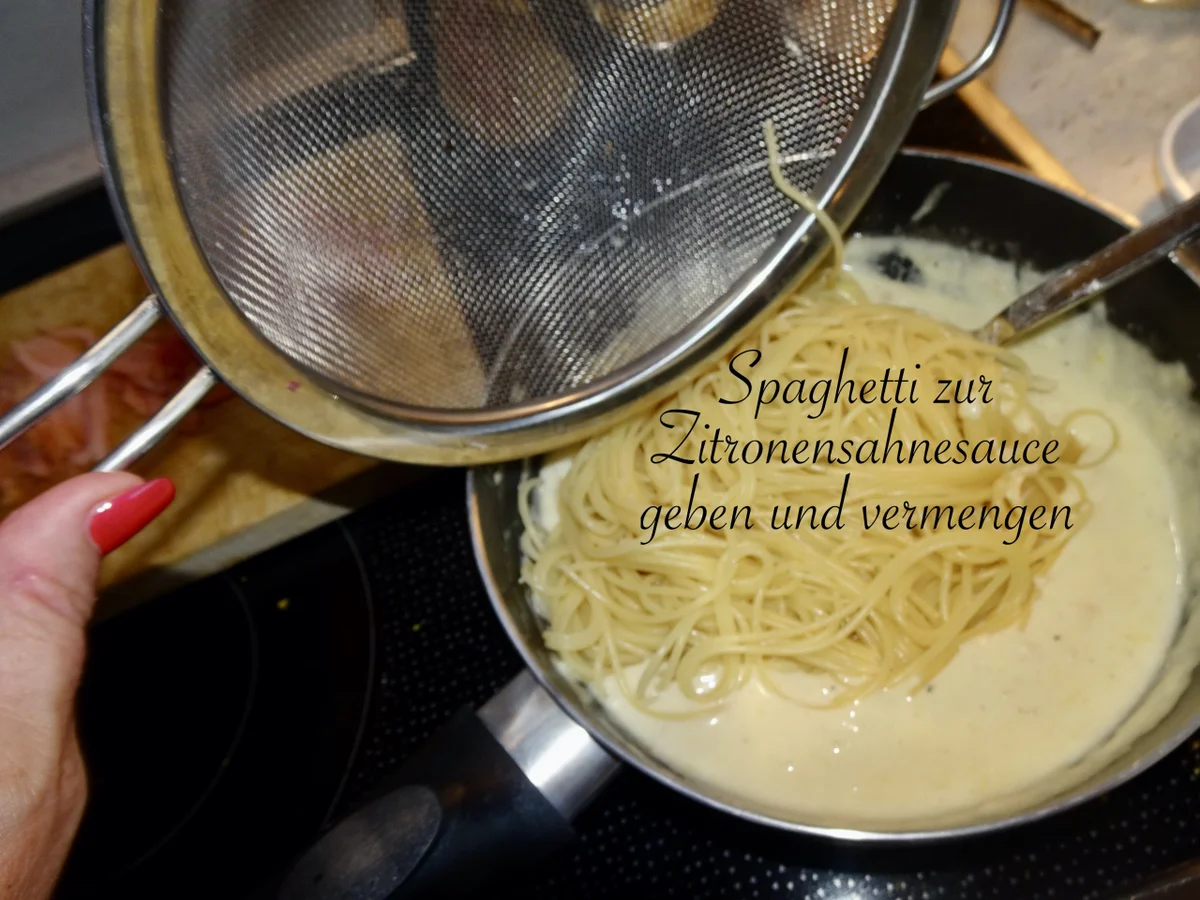 Rezept: Zitronenpasta mit Räucherlachs Bild Nr. 16738 Zitronenpasta mit Räucherlachs - Rezept - Bild Nr. 16738