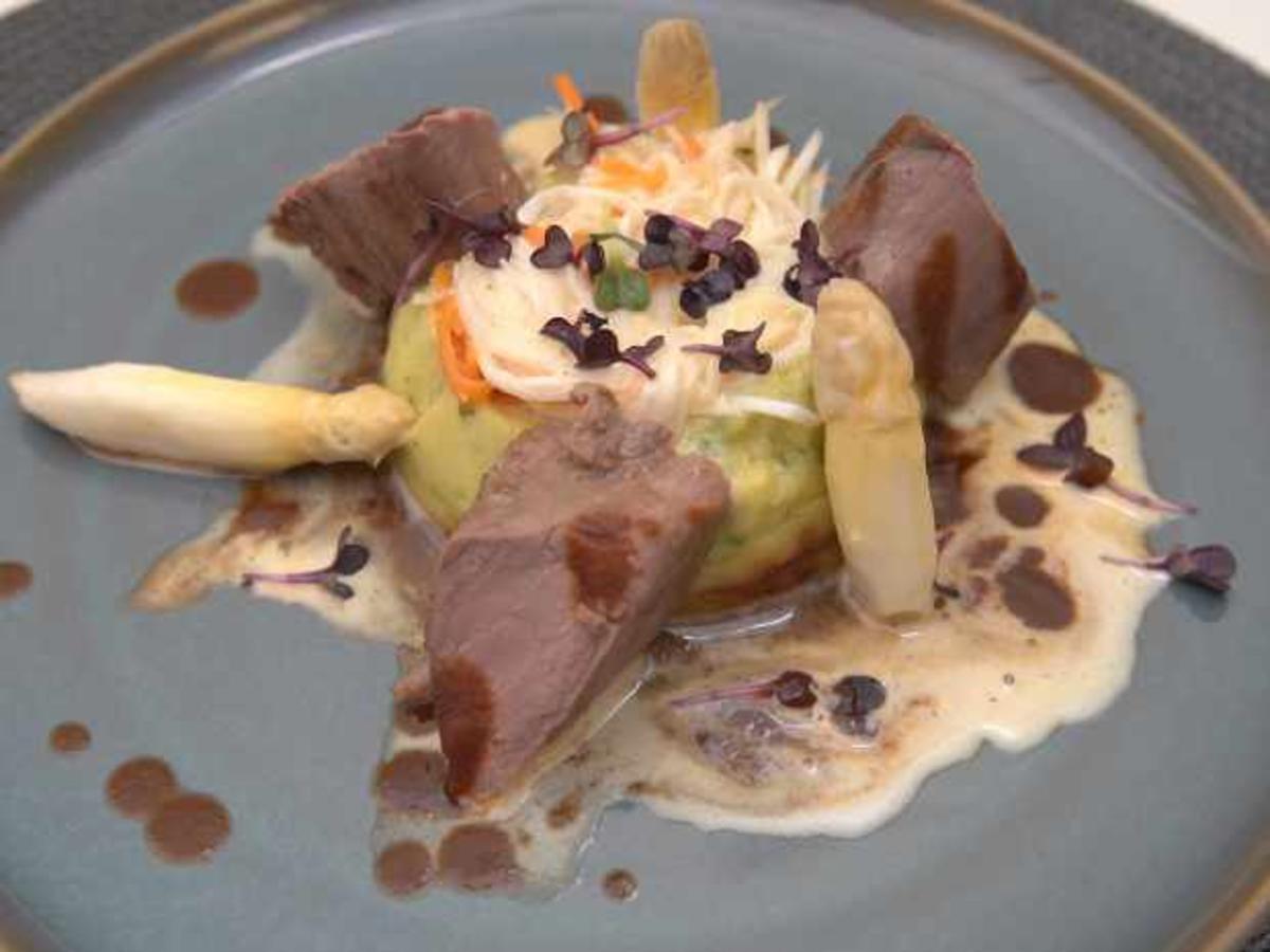 Wildschweinfilet mit Kartoffelpüree und Spargel - Rezept - kochbar.de