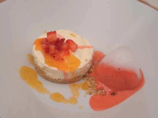 Cheesecake mit Erdbeer-Sorbet und Passionsfruchtgelee - Rezept - Bild Nr. 2