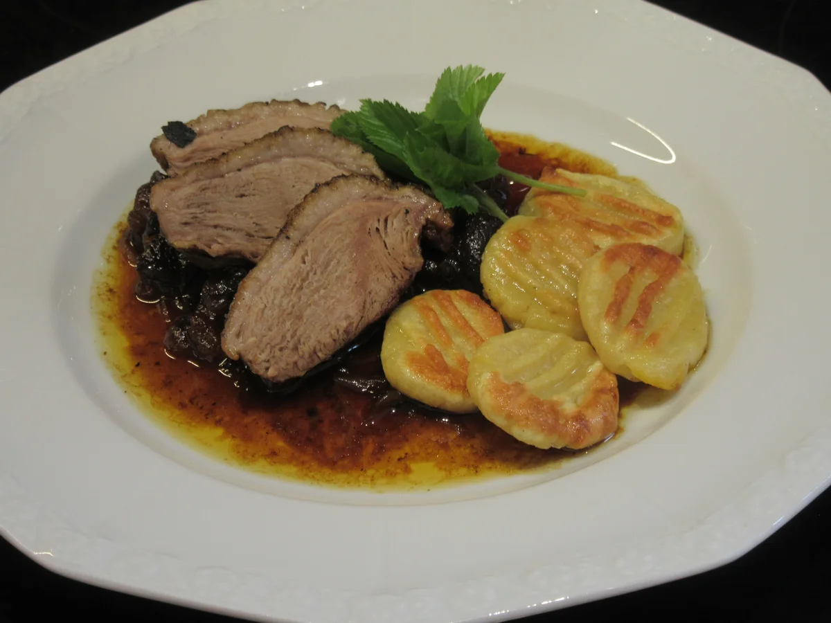 Geflügel: Entenbrust auf Zwiebel-Aprikosen-Soße - Rezept - Bild Nr. 16731