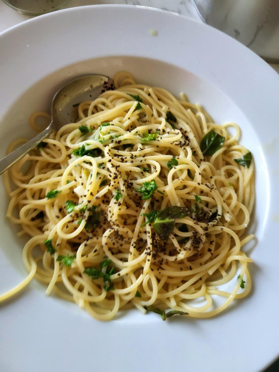 Spaghetti aglio e olio e peperoncini - Rezept - Bild Nr. 16735