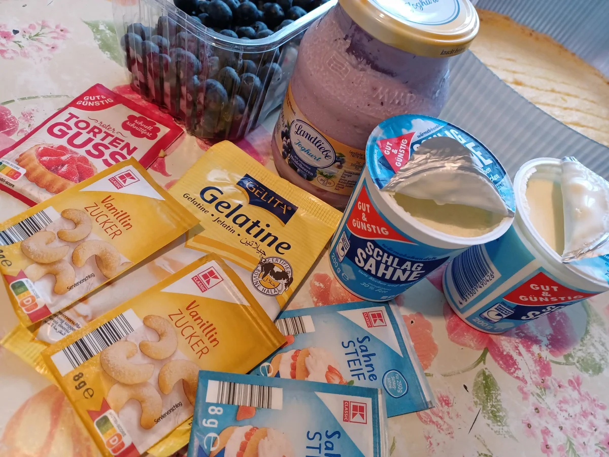 Blaubeerjoghurt - Sahnetorte - Rezept - Bild Nr. 16735