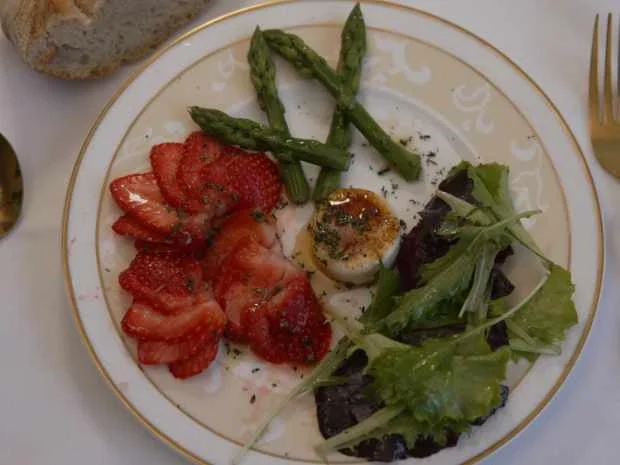 Karamellisierter Ziegenkäse mit süßen Früchtchen und feurigen Begleitern - Rezept - Bild Nr. 16731