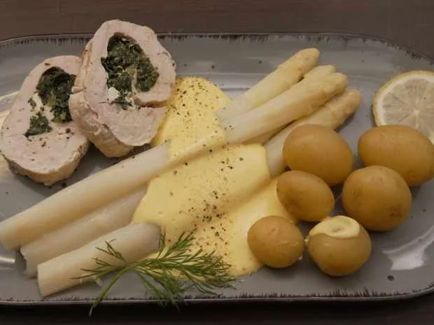Putenrollbraten mit Spargel und Drillingskartoffeln - Rezept - Bild Nr. 2