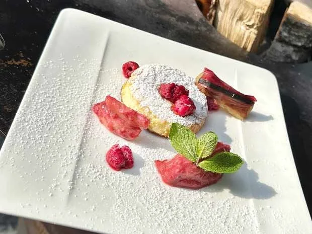 Rezept: Japanische Pancakes mit Erdbeersauce und Rhabarber (Oliver Pocher) Bild Nr. 16734 Japanische Pancakes mit Erdbeersauce und Rhabarber (Oliver Pocher) - Rezept - Bild Nr. 16734