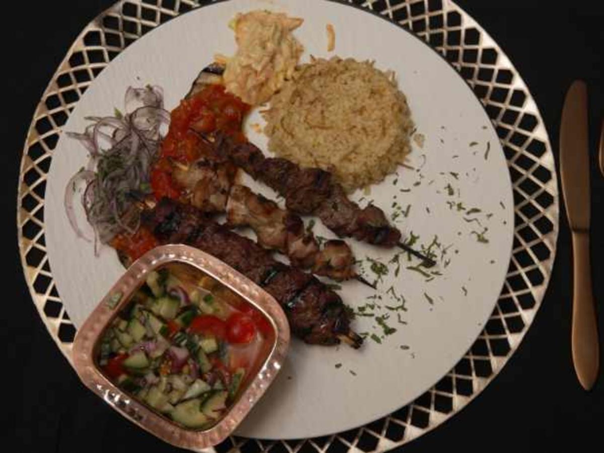 Dreierlei Kebab mit Bulgur-Reis und Hirtensalat - Rezept - kochbar.de