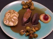 Rezept: Rehrücken mit Brezenknödeln und karamellisiertem Rosenkohl Bild Nr. 2 Rehrücken mit Brezenknödeln und karamellisiertem Rosenkohl - Rezept - Bild Nr. 2