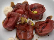 Rezept: Pinke Tortellini mit Ziegenkäsefüllung, dazu Pistaziendressing Bild Nr. 16735 Pinke Tortellini mit Ziegenkäsefüllung, dazu Pistaziendressing - Rezept - Bild Nr. 16735