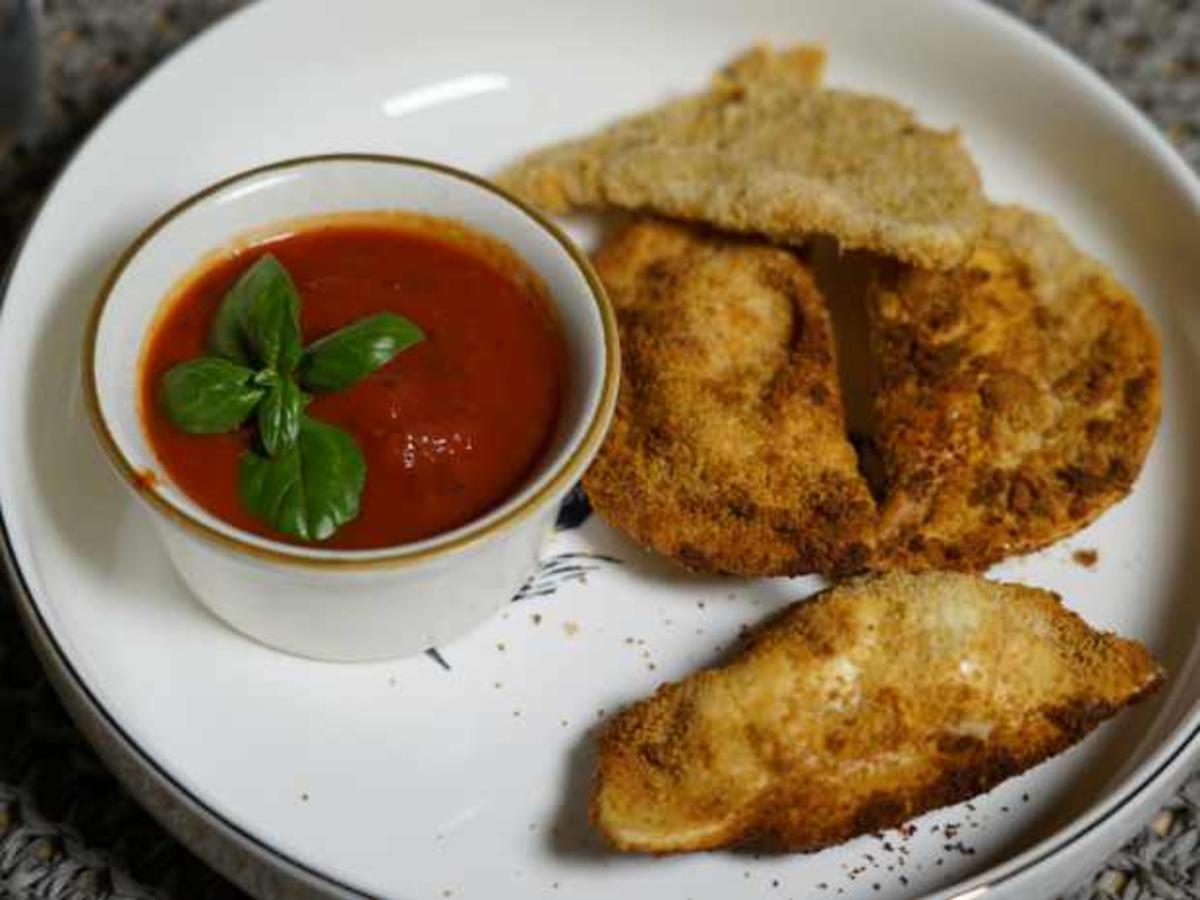 Toasted Ravioli mit Mozzarella und Chili-Marinara - Rezept - kochbar.de Toasted Ravioli mit Mozzarella und Chili-Marinara - Rezept - kochbar.de