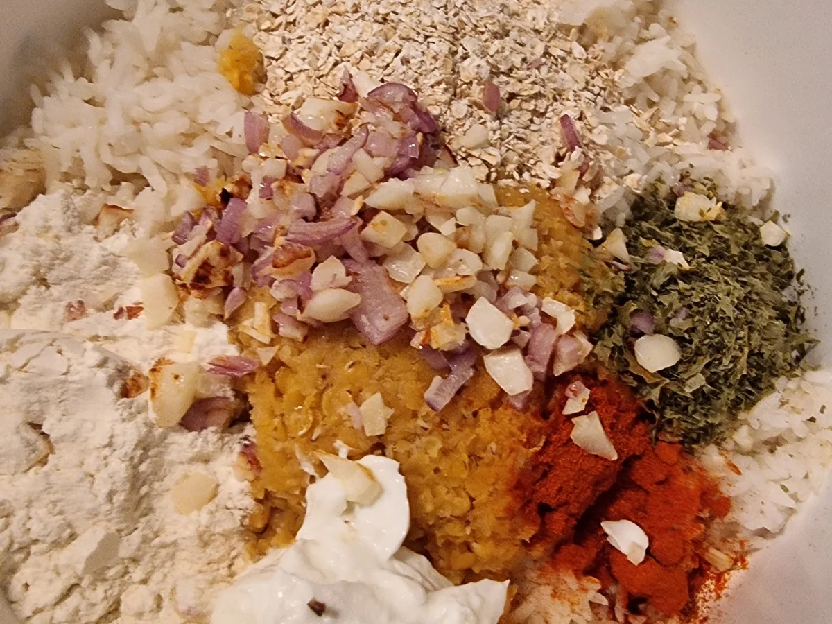 Linsen-Reis-Bratlinge mit Gurkensalat - Rezept - Bild Nr. 16744