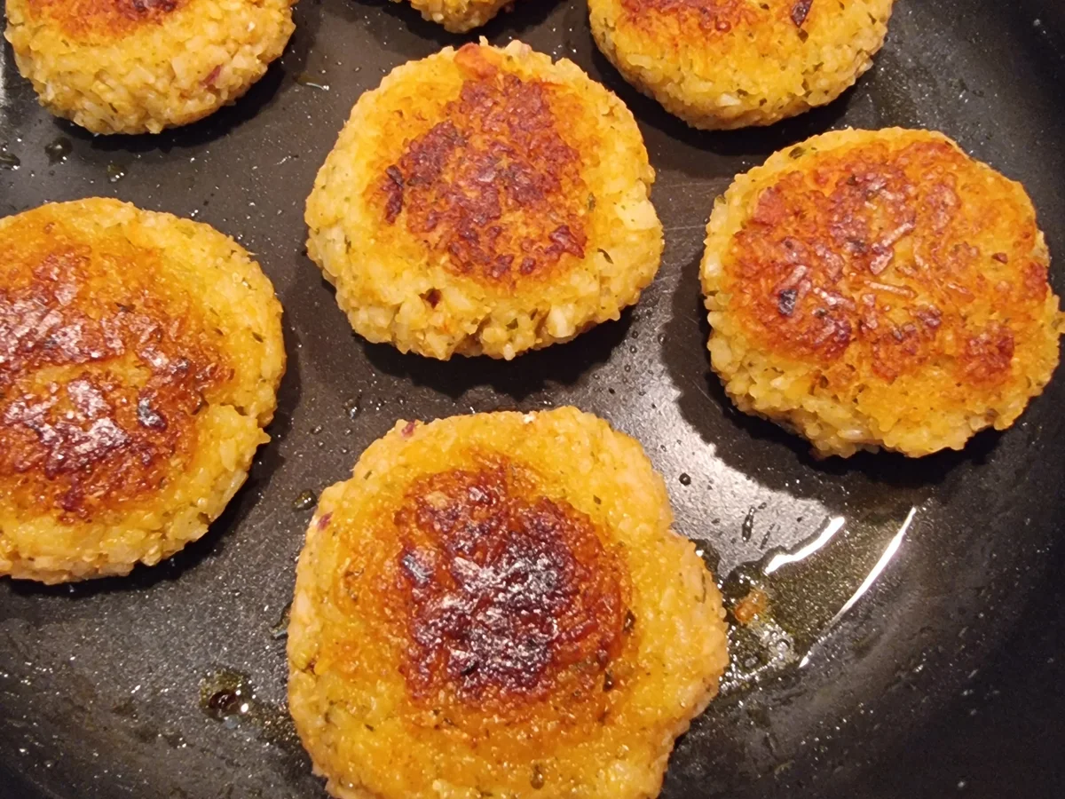 Linsen-Reis-Bratlinge mit Gurkensalat - Rezept - Bild Nr. 16748